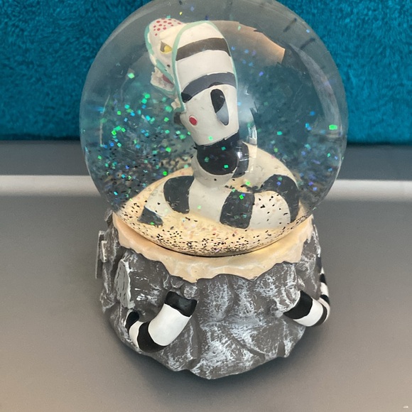Beetlejuice Sand Worm Musical Snow Globe Funeral March of a Marionette - Picture 5 of 6